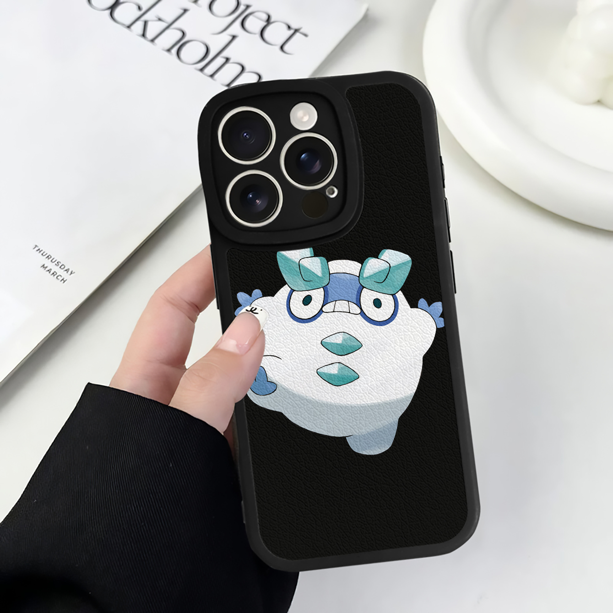 （画像用） ポケットモンスター Pokémon 【iPhone 16シリーズ対応】シリコンスマホケース（レザー調） 材質：シリコン